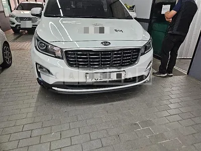 Photo 1 of 9: 2019 Kia Carnivals — Korean insurance auction