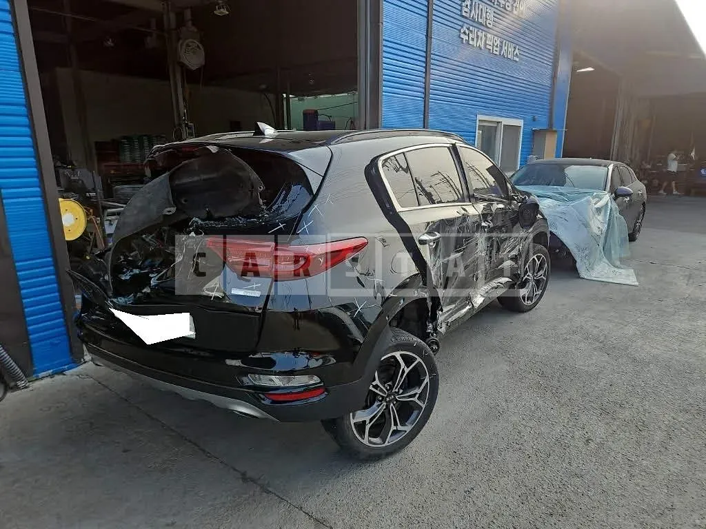 Photo 2 of 8: 2018 Kia Sportage, VIN KNAPP812GKK548031 — Korean insurance auction