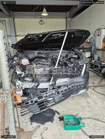 Photo 1 of 17: 2023 Kia Sorento, VIN KNARJ81FGRA245867 — Korean insurance auction