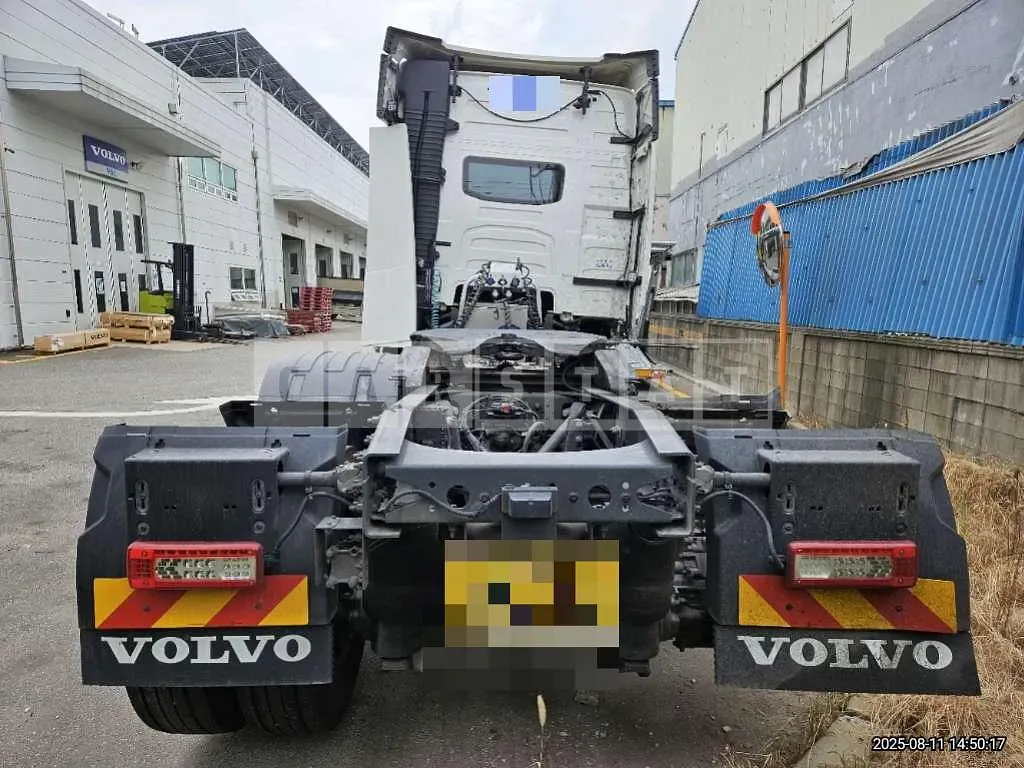 Photo 2 of 35: 2024 Volvo Fh Tractor — Korean insurance auction