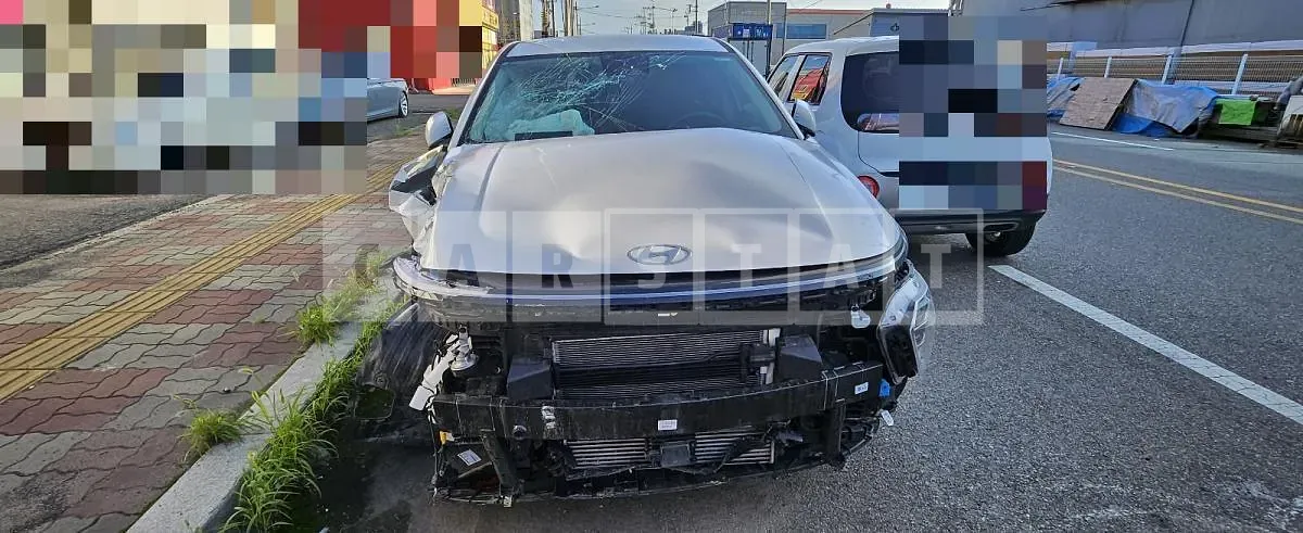 Photo 2 of 11: 2023 Hyundai Kona Gasoline — Korean insurance auction