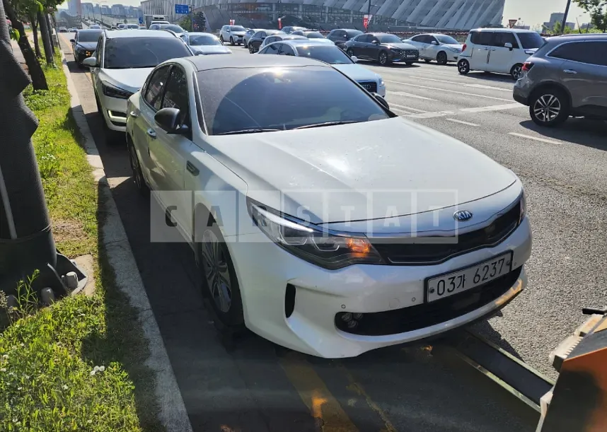 Photo 2 of 10: 2018 Kia K5, VIN KNAGW41EBJA024532 — Korean insurance auction