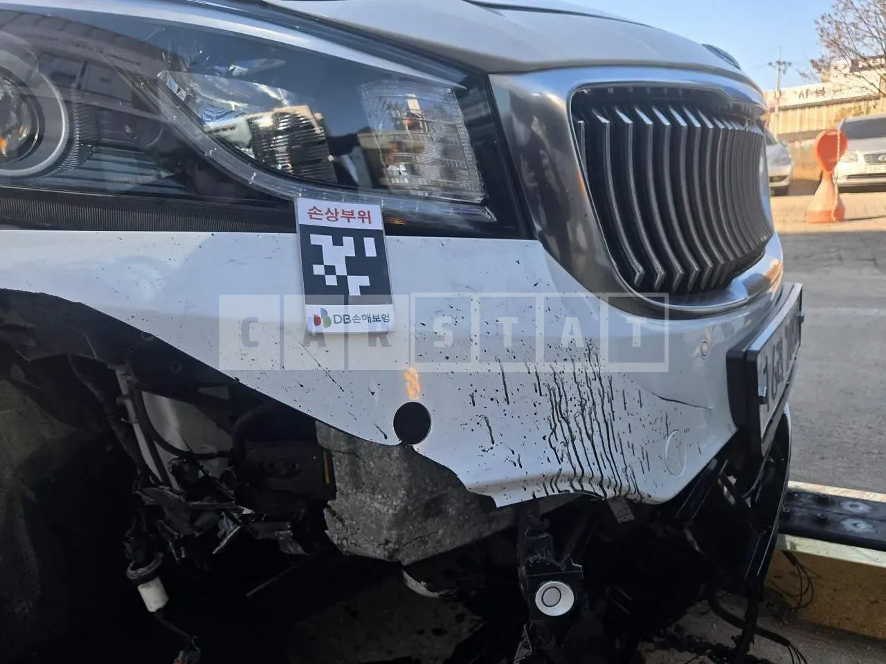Photo 2 of 10: 2017 Kia Carnival, VIN KNAME81ABJS354936 — Korean insurance auction