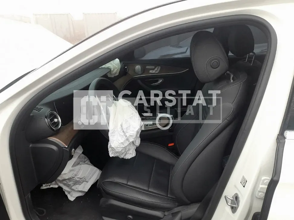 Photo 2 of 13: 2020 Mercedes-Benz E300 e 4Matic, VIN W1KZF5EBXMA882992 — Korean insurance auction
