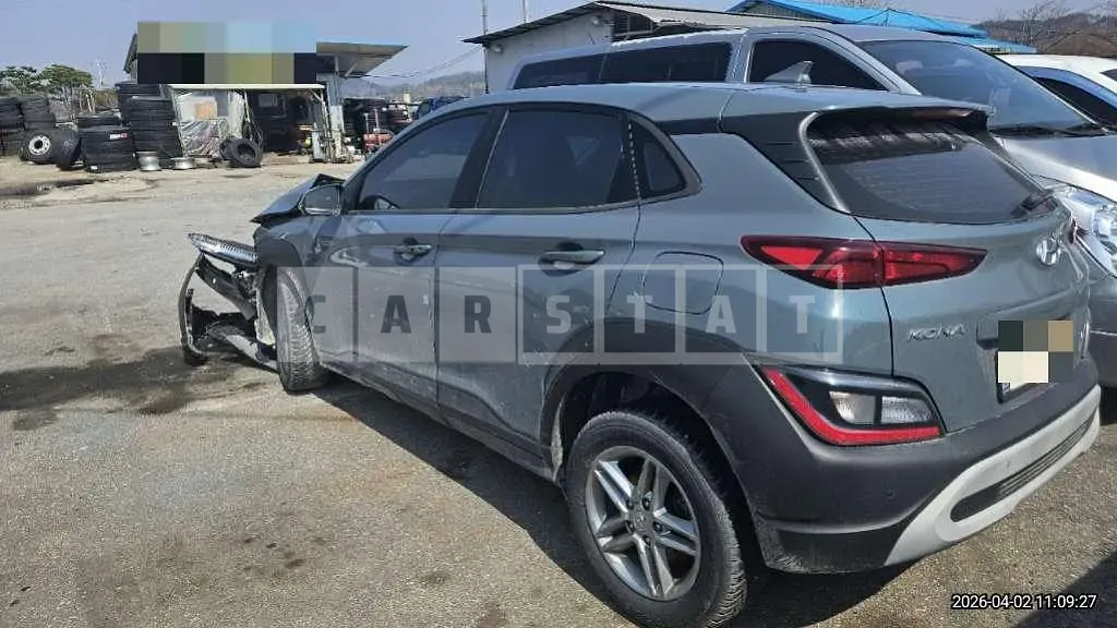 Photo 2 of 14: 2021 Hyundai Kona Gasoline — Korean insurance auction