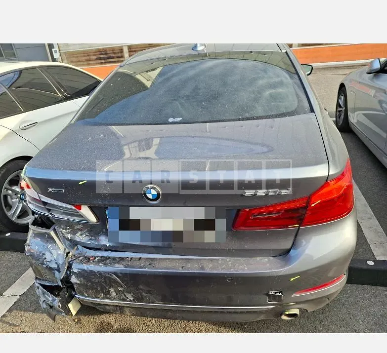 Photo 2 of 8: 2019 BMW 520d Luxury — Korean insurance auction