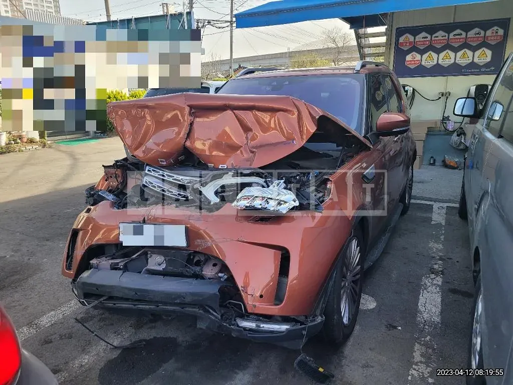 Photo 2 of 42: 2018 Land Rover Discovery TD6, VIN SALRA2BK8JA051751 — Korean insurance auction