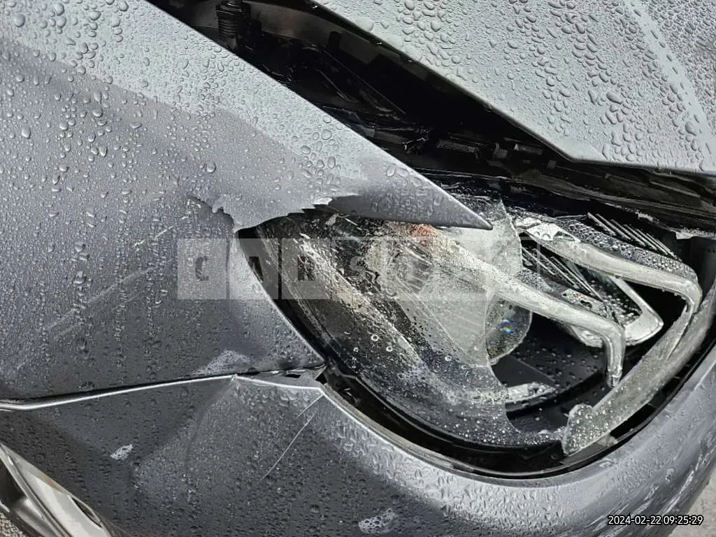 Photo 2 of 22: 2019 Mercedes-Benz E 300, VIN WDDZF4JB3KA587892 — Korean insurance auction
