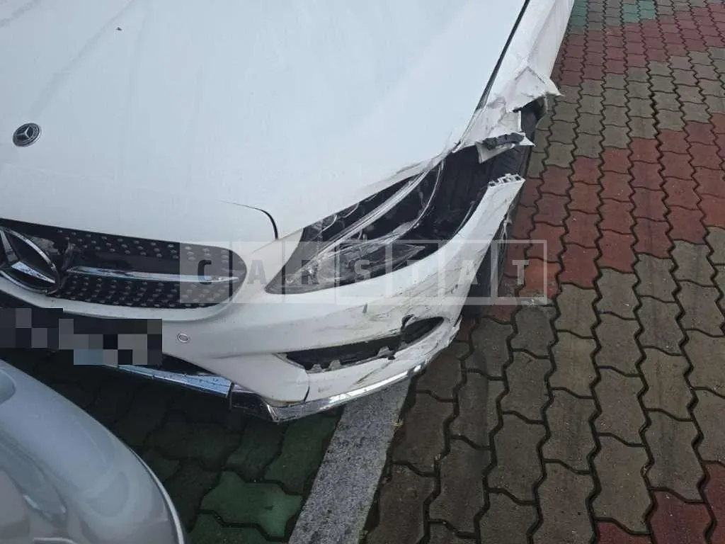 Photo 2 of 6: 2016 Mercedes-Benz C200 — Korean insurance auction