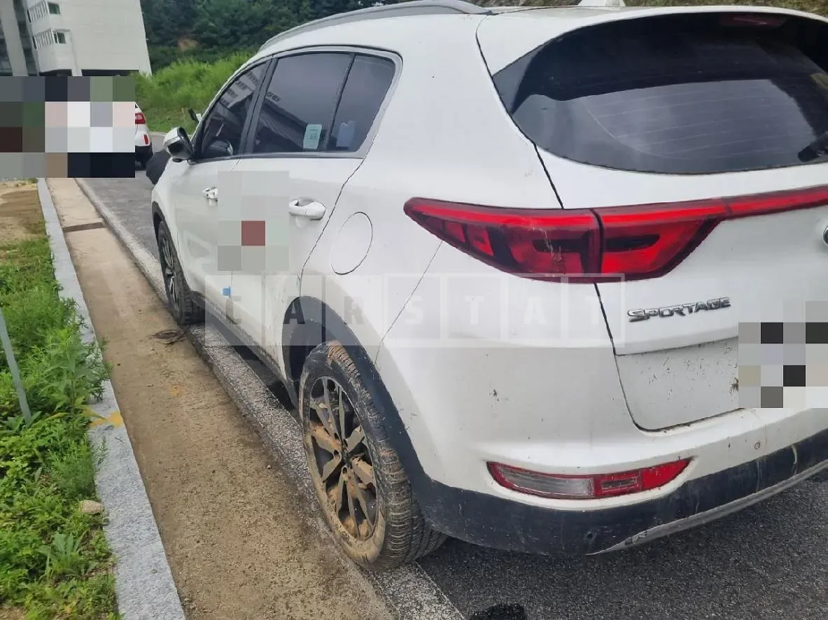 Photo 2 of 12: 2016 Kia Sportage 4WD, VIN KNAPN813DGK071769 — Korean insurance auction