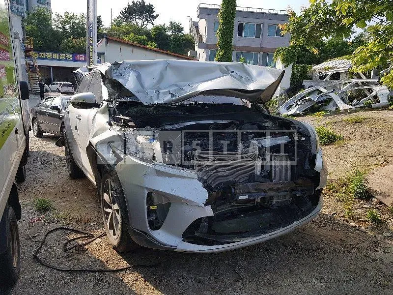 Photo 2 of 6: 2019 Kia Sorento /Sorrento, VIN KNAPG81BDLA597519 — Korean insurance auction