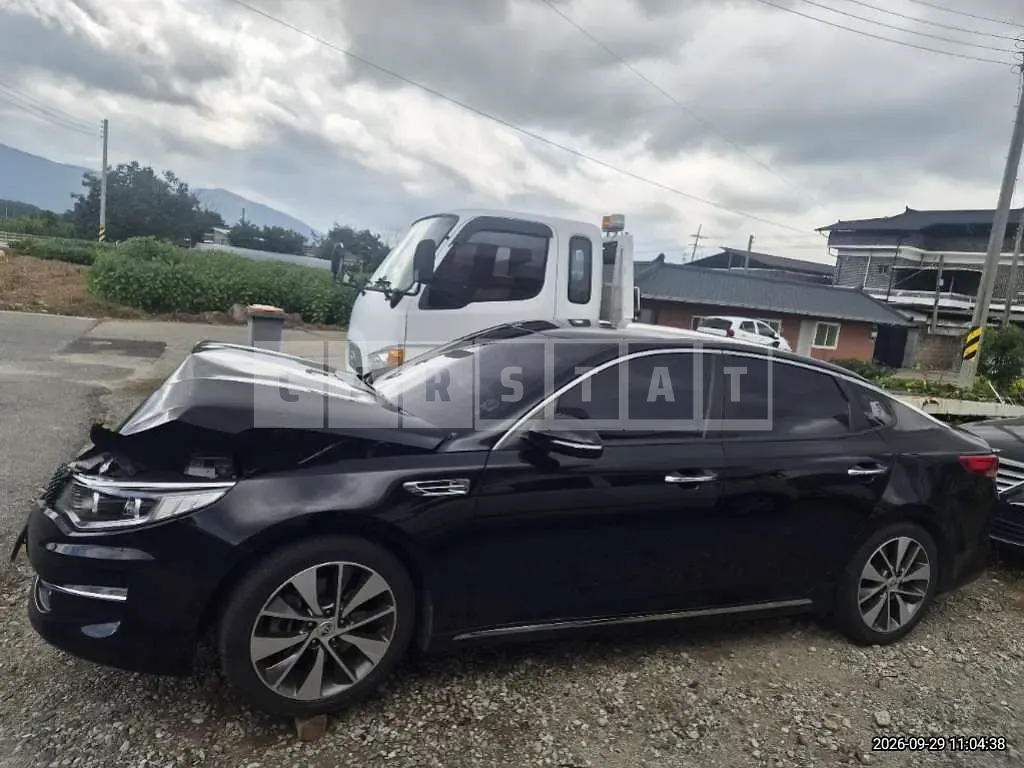 Photo 2 of 18: 2015 Kia K5 — Korean insurance auction