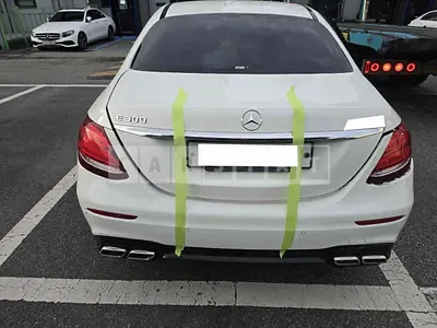 Photo 1 of 15: 2019 Mercedes-Benz E300, VIN WDDZF4JB3KA638047 — Korean insurance auction