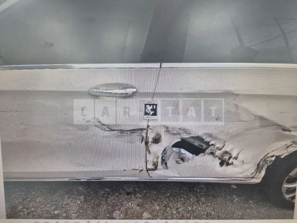 Photo 2 of 19: 2019 Mercedes-Benz E220d, VIN WDDZF0EB5KA637811 — Korean insurance auction