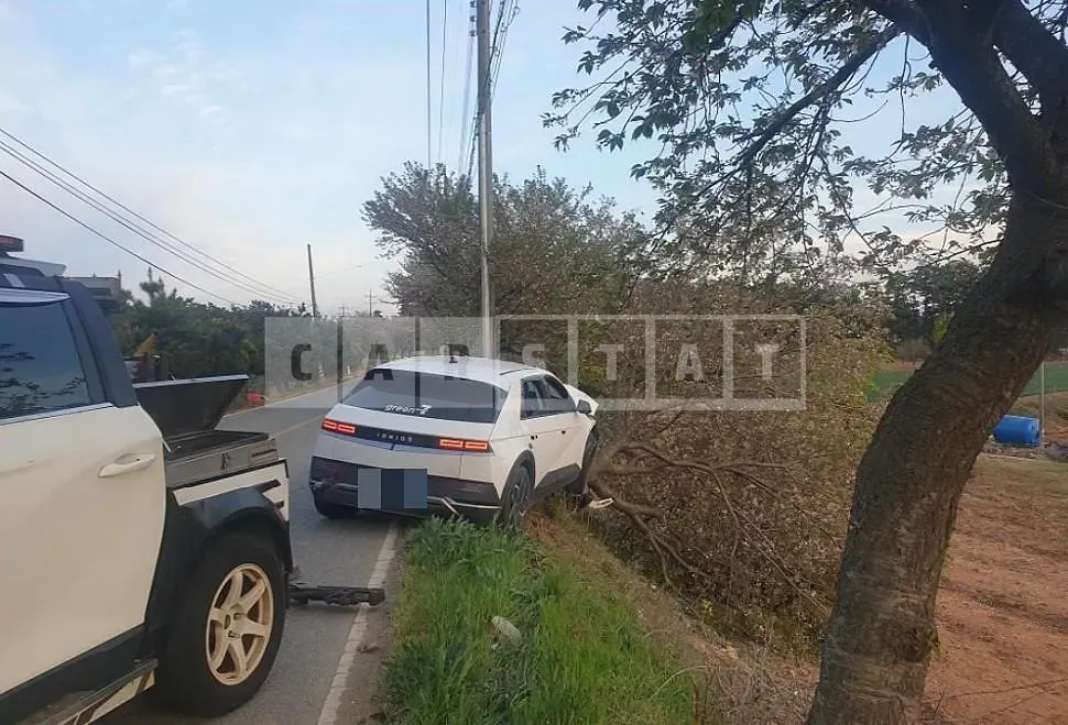Photo 2 of 21: 2021 Hyundai IONIQ 5 Long Range — Korean insurance auction