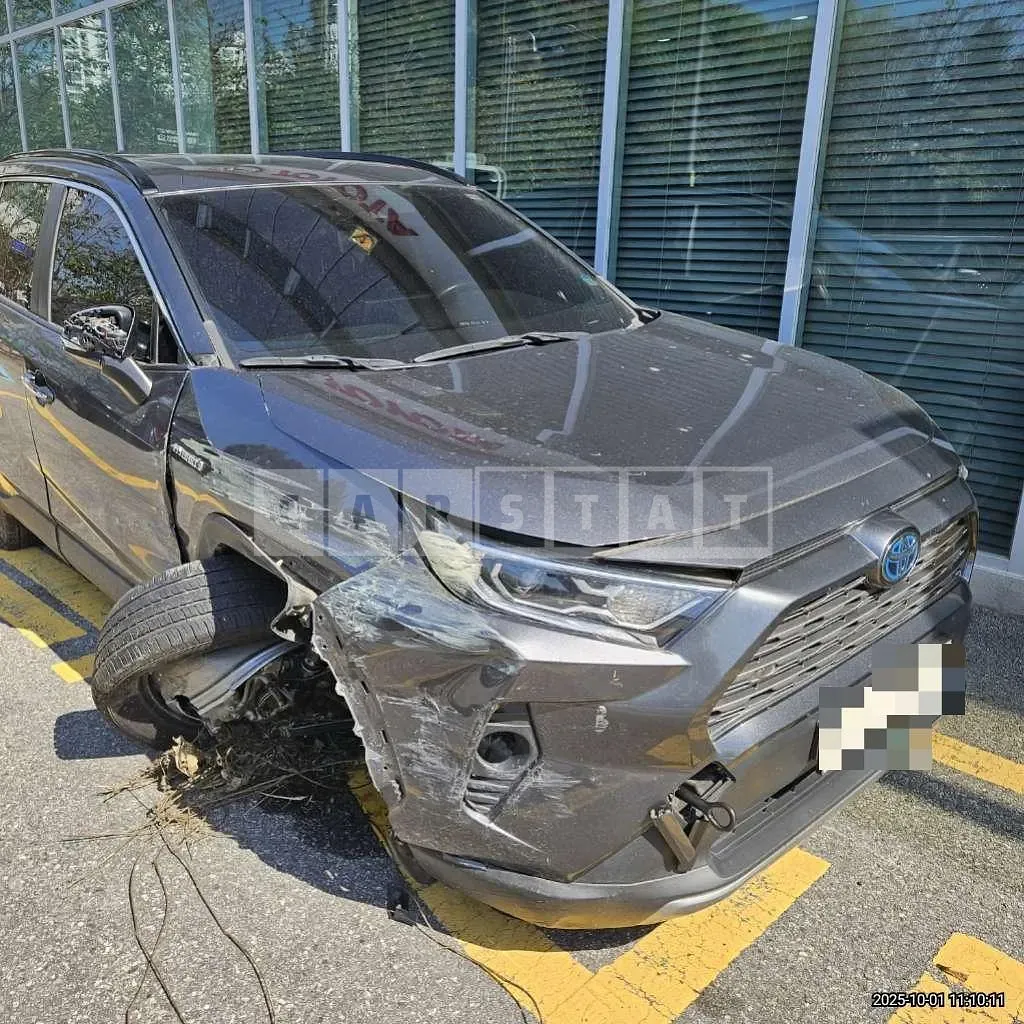 Photo 2 of 12: 2020 Toyota Lave 4 Hybrid AWD — Korean insurance auction