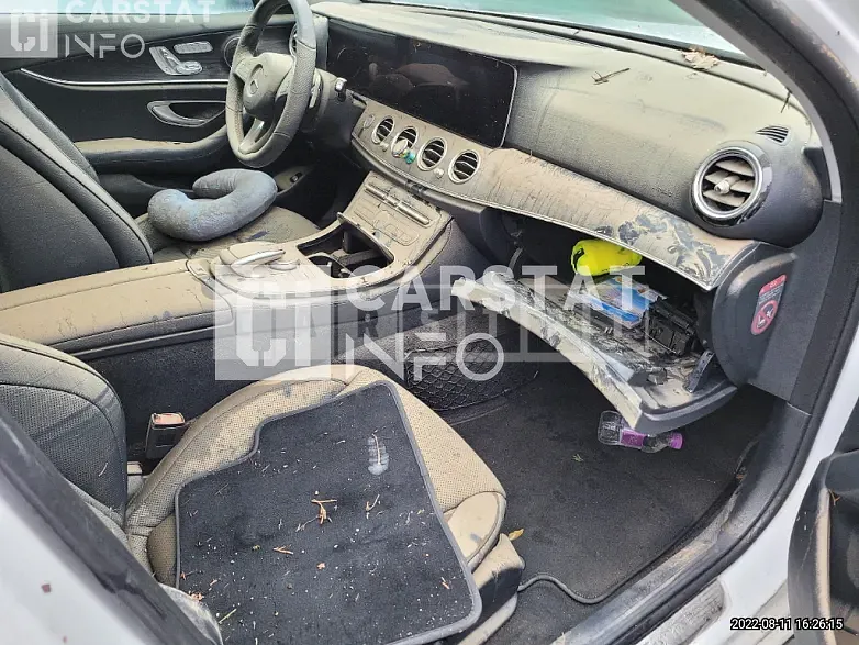 Photo 2 of 13: 2016 Mercedes-Benz Sandsbenz E300 — Korean insurance auction