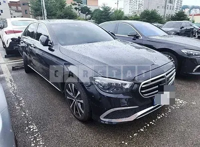 Photo 1 of 25: 2021 Mercedes-Benz E300 e 4Matic, VIN W1KZF5EB1MA956526 — Korean insurance auction