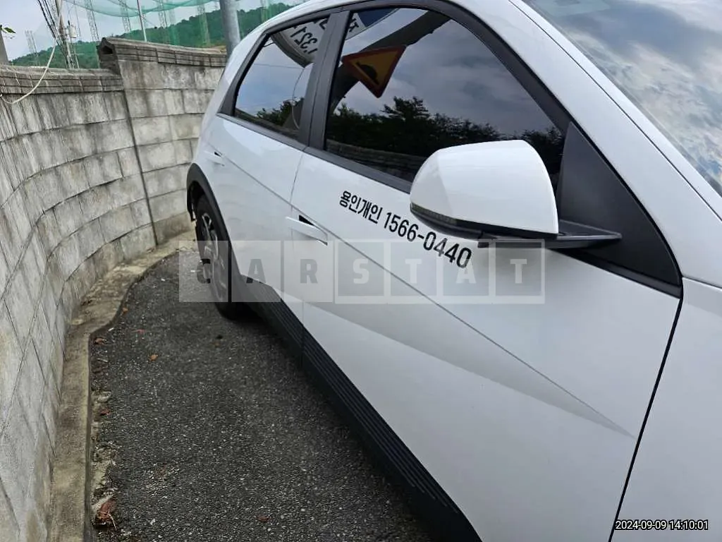 Photo 2 of 17: 2023 Hyundai Modern Ionic 5 — Korean insurance auction