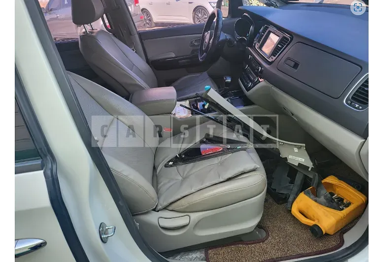 Photo 2 of 26: 2017 Kia Carnival, VIN KNAMC81ABHS296786 — Korean insurance auction