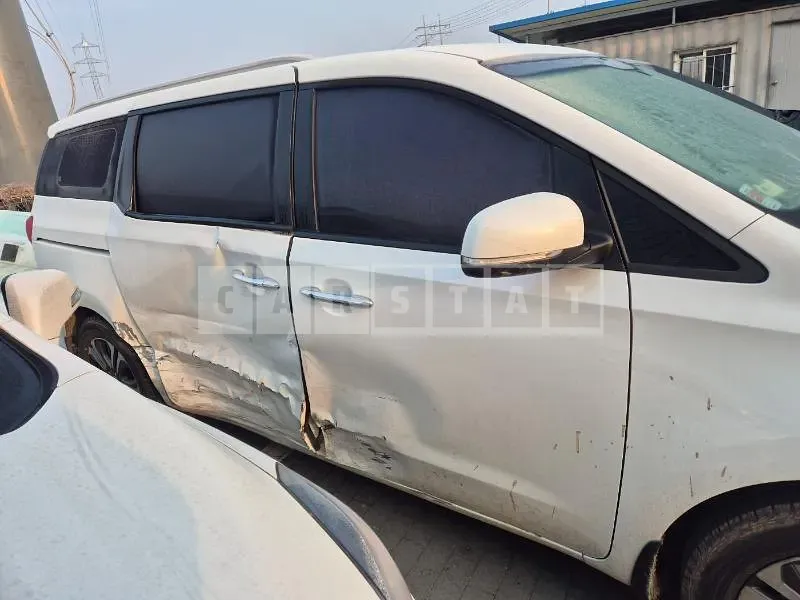 Photo 2 of 23: 2018 Kia Carnivals — Korean insurance auction