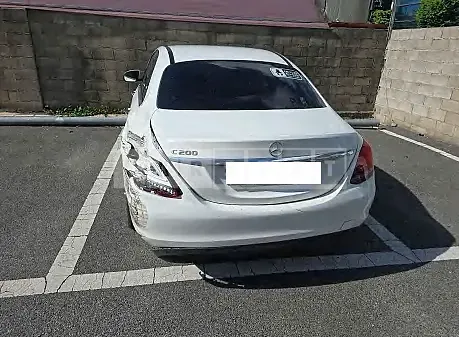 Photo 2 of 20: 2019 Mercedes-Benz C 200 — Korean insurance auction