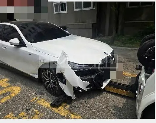 Photo 2 of 19: 2024 BMW 520i — Korean insurance auction