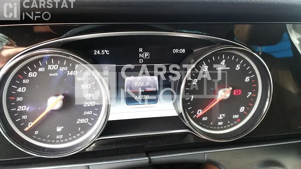 Photo 2 of 8: 2017 Mercedes-Benz E200, VIN WDDZF4CB9HA276330 — Korean insurance auction