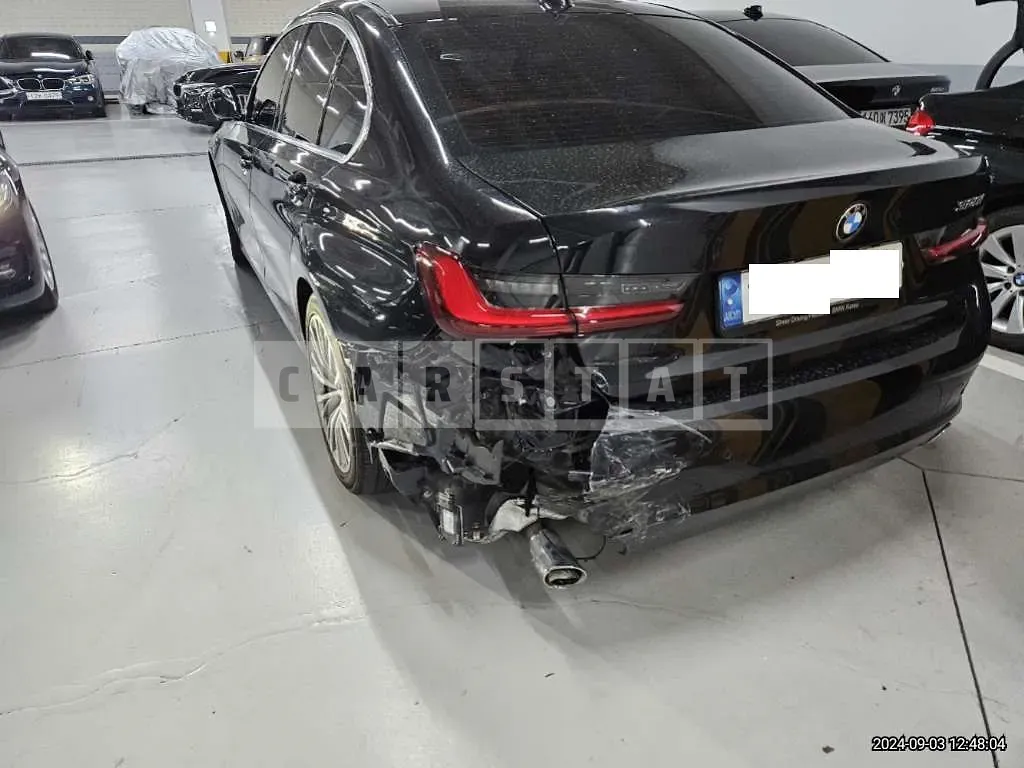 Photo 2 of 42: 2022 BMW 320i — Korean insurance auction