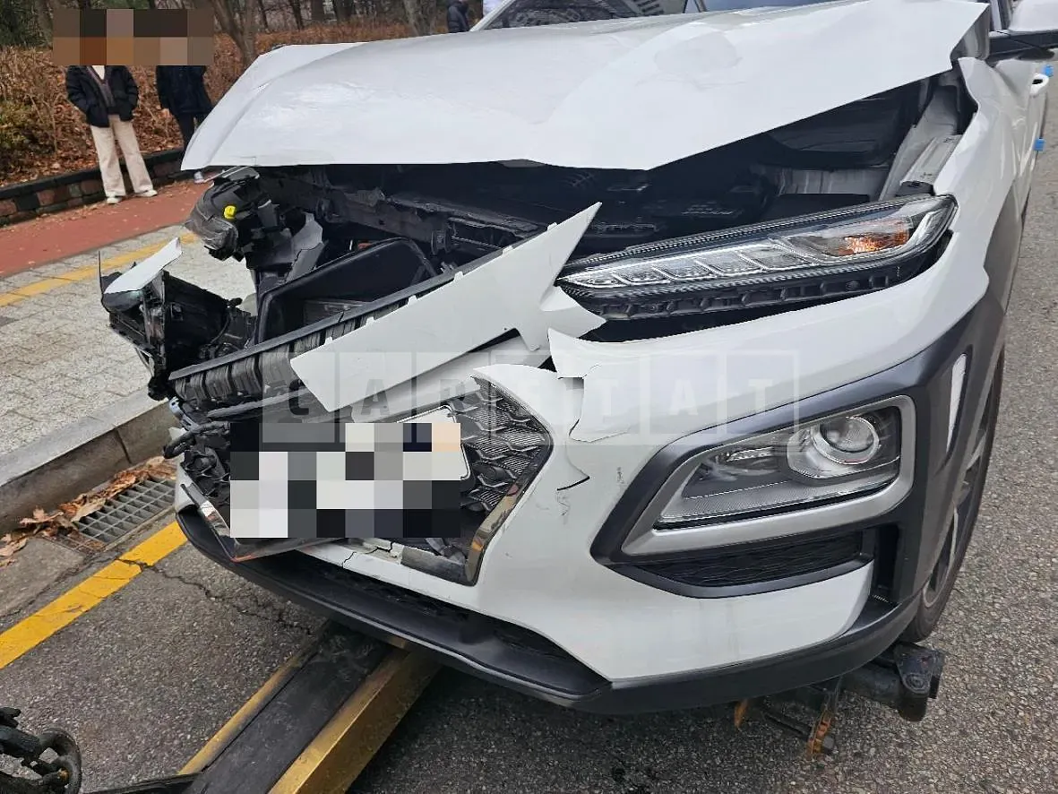 Photo 2 of 14: 2018 Hyundai Kona, VIN KMHK3816GJU218352 — Korean insurance auction