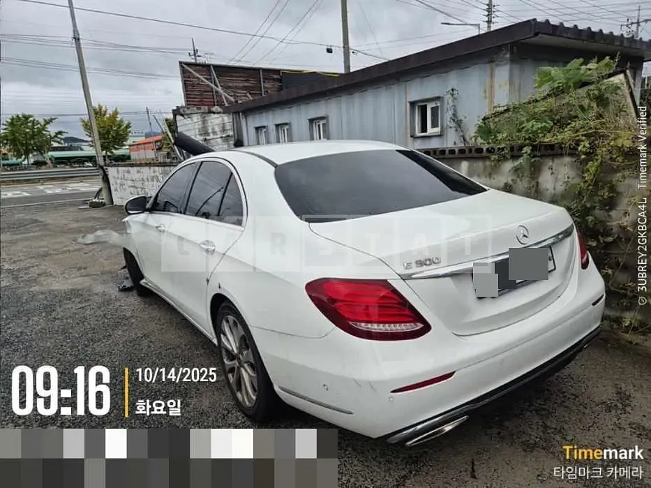 Photo 2 of 10: 2018 Mercedes-Benz E300 — Korean insurance auction