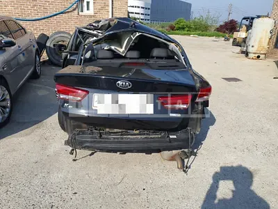 Photo 1 of 4: 2017 Kia K5 2.0 Hybrid, VIN KNAGW41EBHA010374 — Korean insurance auction