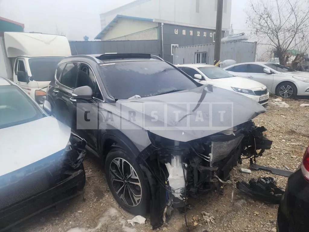 Photo 2 of 14: 2019 Hyundai Santa Fe, VIN KMHS381ABKU150810 — Korean insurance auction