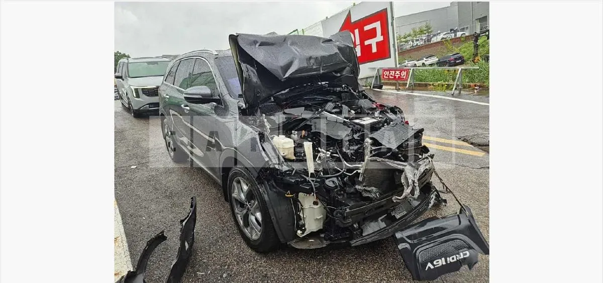 Photo 2 of 10: 2016 Kia Sorento — Korean insurance auction