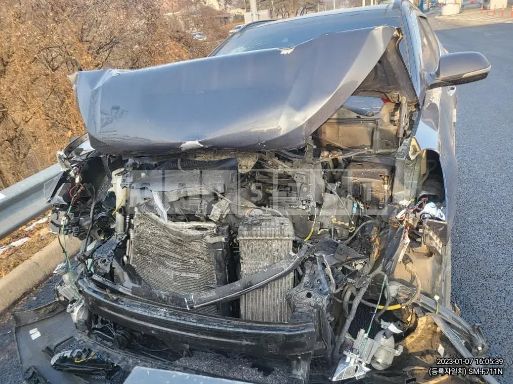 Photo 2 of 5: 2014 Hyundai Santa Fe, VIN KMHSW81XDFU409064 — Korean insurance auction