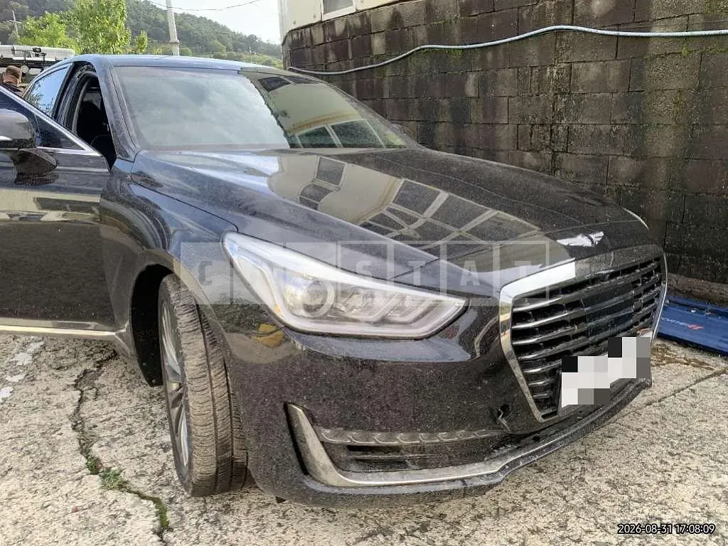 Photo 2 of 15: 2017 Genesis EQ900 — Korean insurance auction