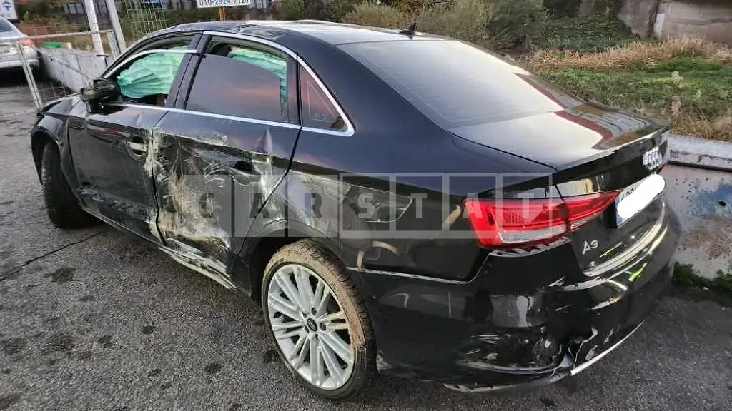 Photo 2 of 18: 2018 Audi I 40TFSI, VIN WAUZZZ8V3J1090870 — Korean insurance auction