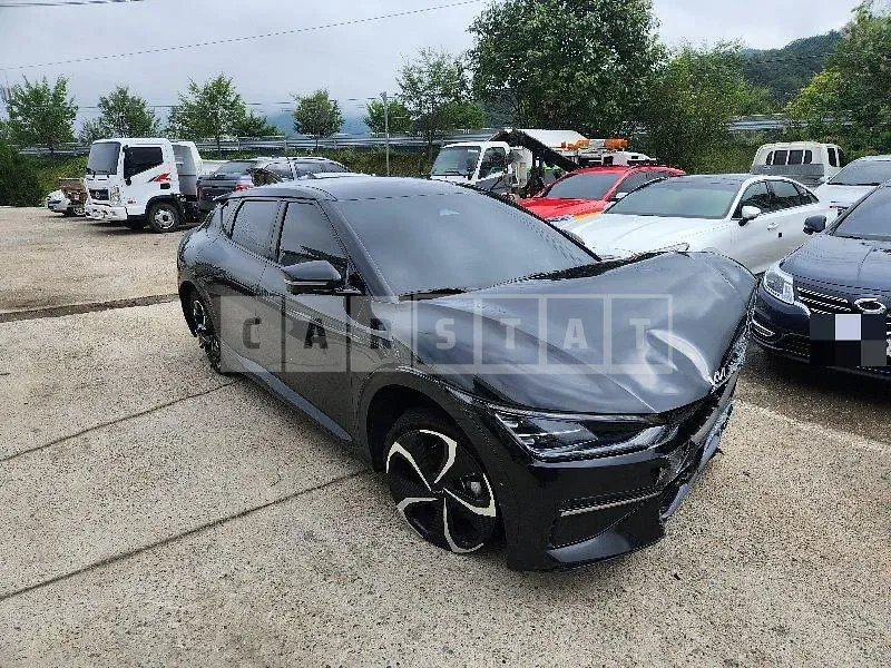 Photo 2 of 33: 2022 Kia EV6 — Korean insurance auction