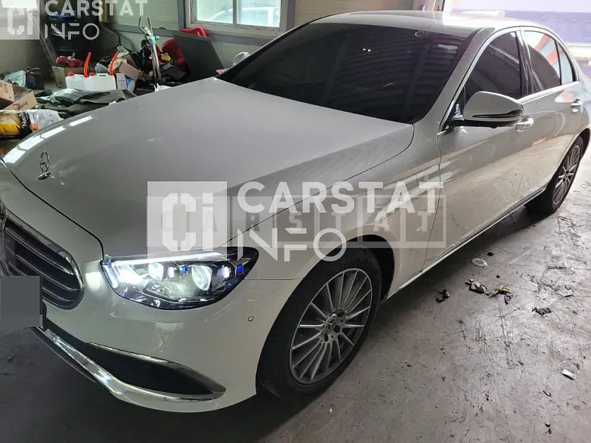 Photo 2 of 18: 2022 Mercedes-Benz E250, VIN W1KZF4FB6NB095543 — Korean insurance auction
