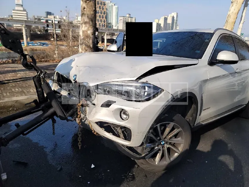 Photo 2 of 5: 2016 BMW X6 xDrive 30d, VIN WBAKV2102G0R27982 — Korean insurance auction