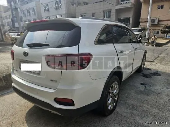 Photo 2 of 13: 2018 Kia Sorento, VIN KNAPH81ABJA412554 — Korean insurance auction