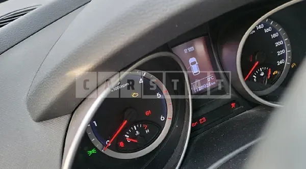 Photo 2 of 11: 2015 Hyundai Santa Fe, VIN KMHSW81UBFU352129 — Korean insurance auction