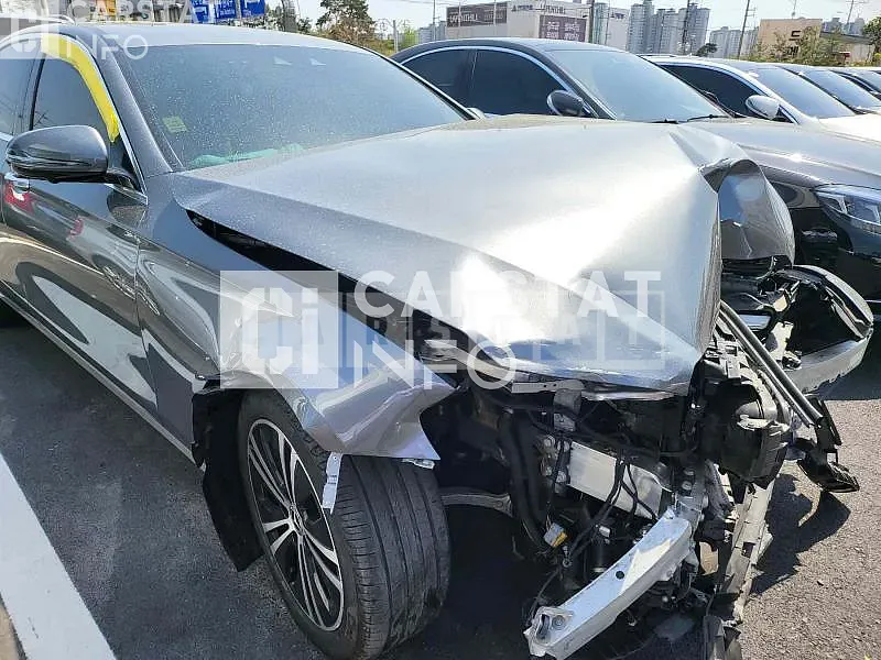 Photo 2 of 36: 2020 Mercedes-Benz E300, VIN W1KZF8GB6NB038815 — Korean insurance auction