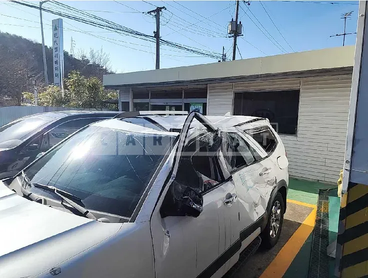 Photo 2 of 14: 2017 Kia Mojave, VIN KNAKN814DHA155830 — Korean insurance auction
