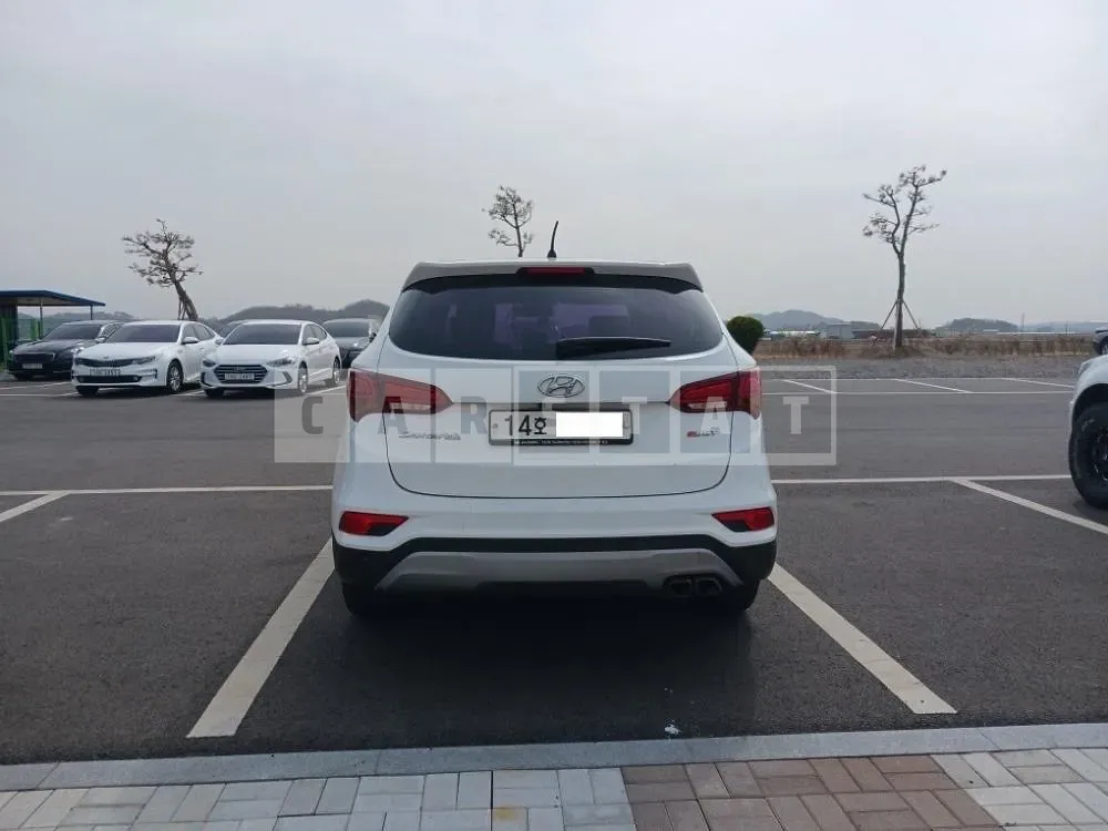 Photo 2 of 8: 2016 Hyundai Santa Fe, VIN KMHSU81UBGU654802 — Korean insurance auction