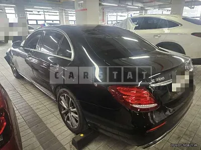 Photo 1 of 18: 2019 Mercedes-Benz E300 4Matic — Korean insurance auction