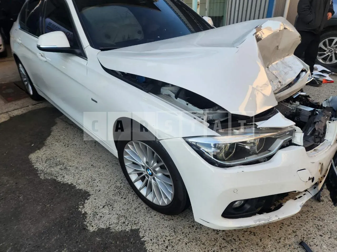 Photo 2 of 15: 2017 BMW 320i, VIN WBA8A9107HK823296 — Korean insurance auction