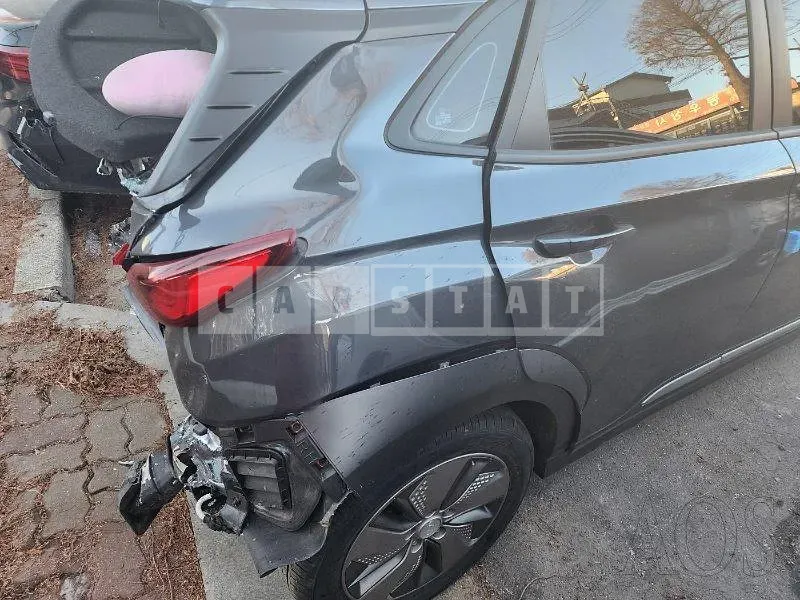 Photo 2 of 43: 2019 Hyundai Kona Electric, VIN KMHK381GFKU038961 — Korean insurance auction