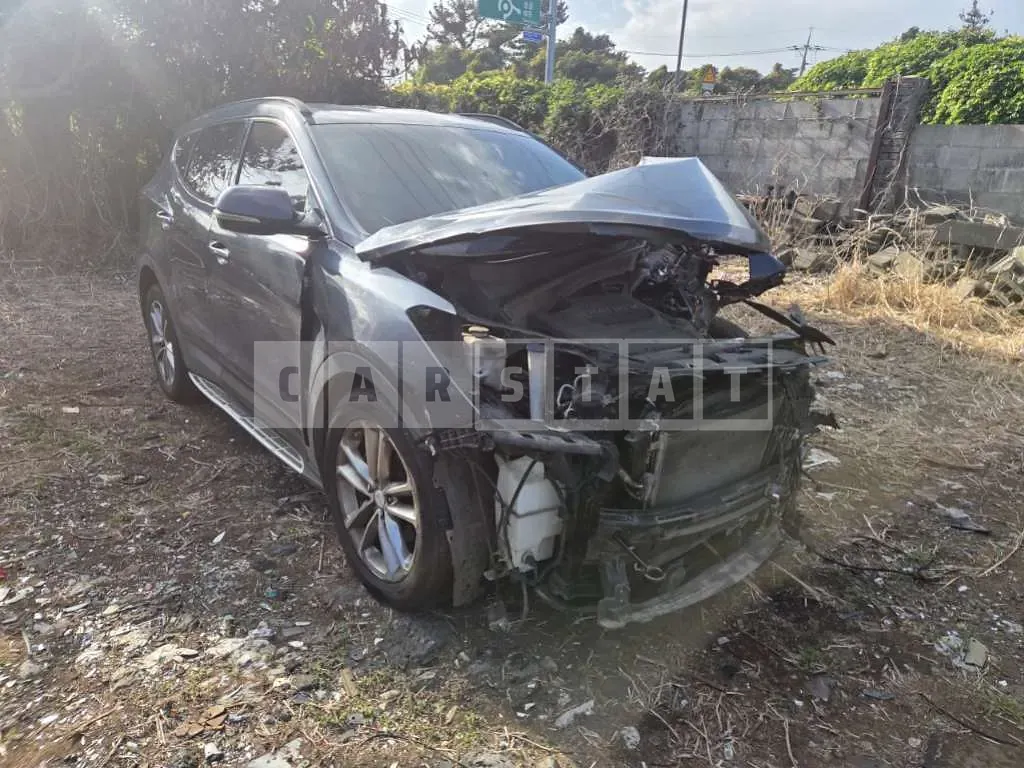 Photo 2 of 10: 2015 Hyundai Santa Fe DM — Korean insurance auction