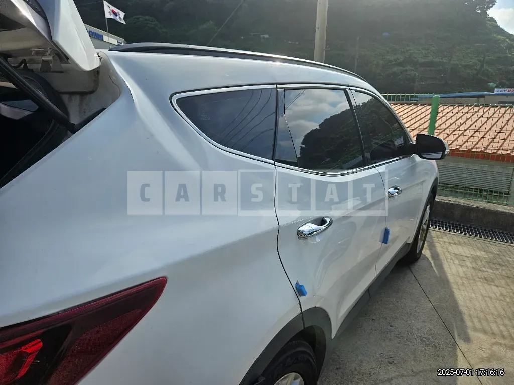 Photo 2 of 20: 2016 Hyundai Santa Fe DM — Korean insurance auction